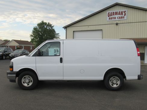 Used 2021 Chevrolet Express 2500 UNAVAIL RWD image 2