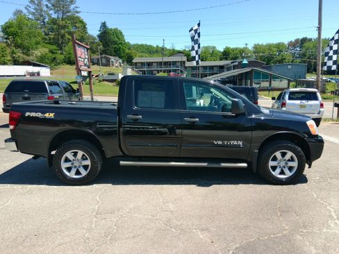Used 2013 Nissan Titan 4x4 Crew Cab SV image 5