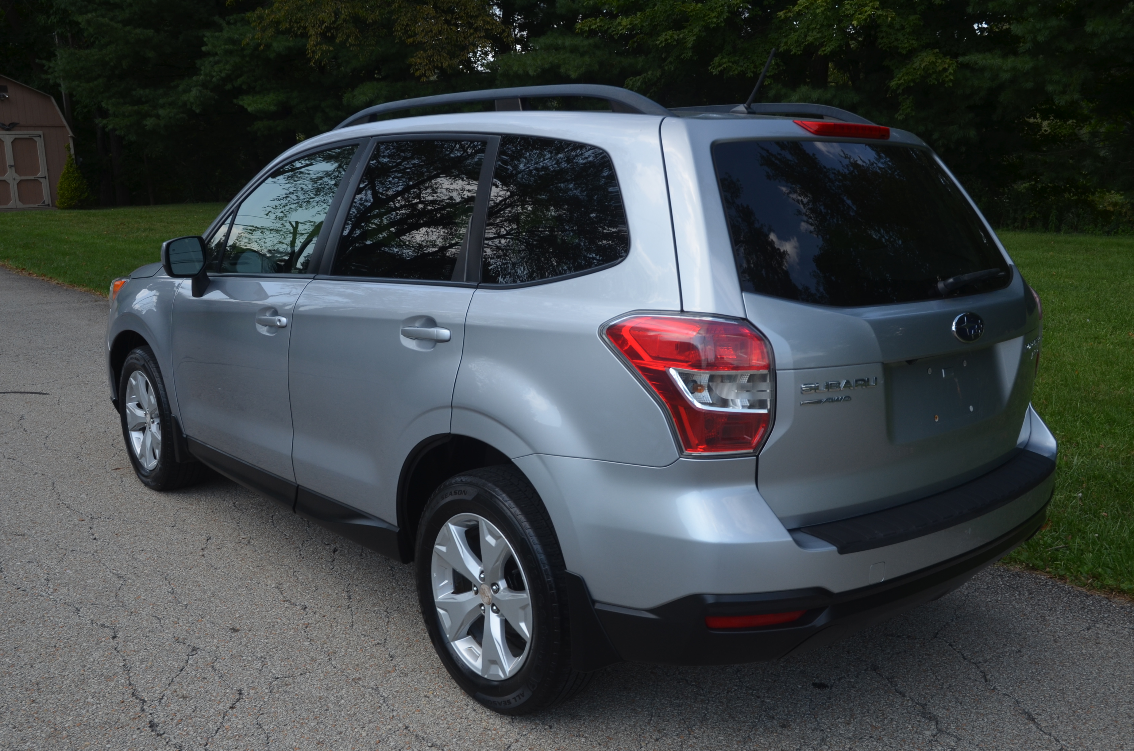 Used 2015 Subaru Forester 2.5i Premium AWD/4WD image 3