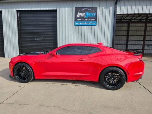 Used 2021 Chevrolet Camaro LT1 image 9
