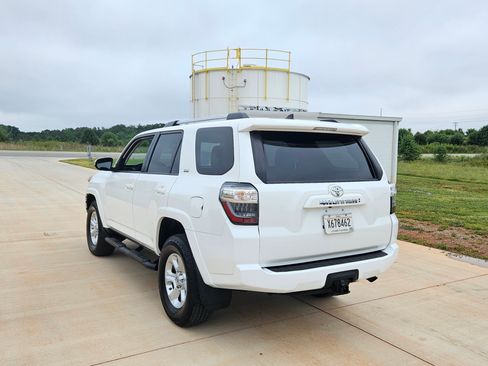 Used 2021 Toyota 4Runner 4WD SR5 Premium image 3