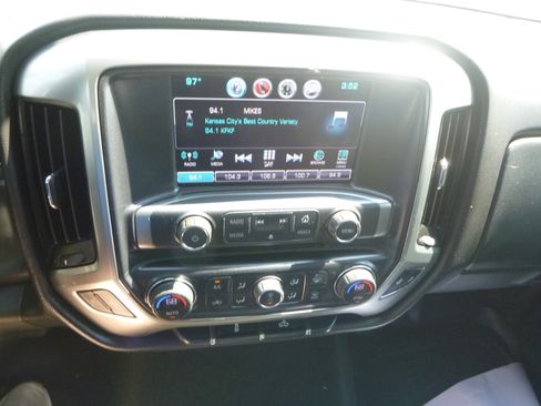 Used 2017 Chevrolet Silverado 1500 4x4 Crew Cab LT image 21