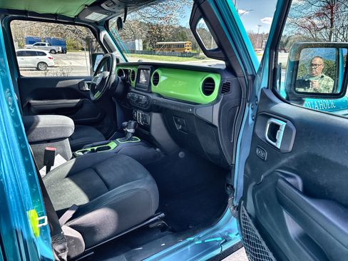 Used 2019 Jeep Wrangler Sport image 7