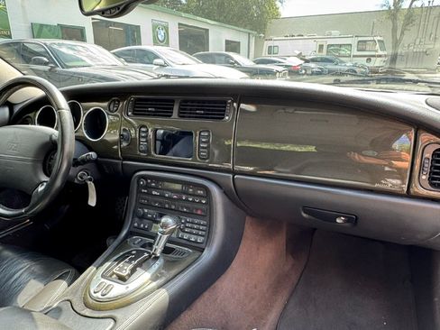 Used 2005 Jaguar XK8 Convertible RWD image 13