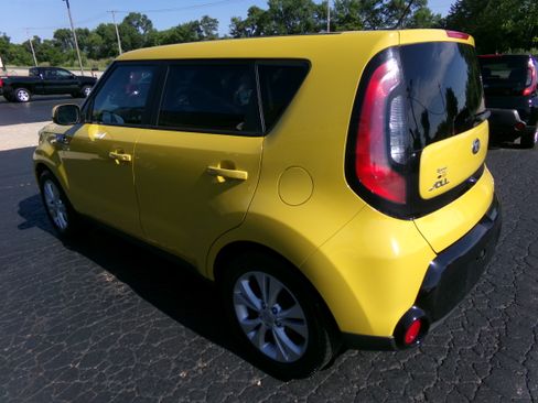 Used 2016 Kia Soul + FWD image 3