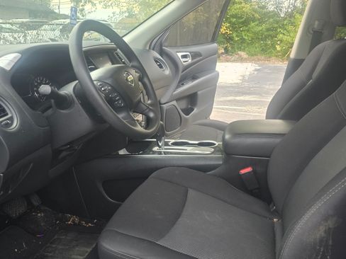 Used 2019 Nissan Pathfinder S image 17