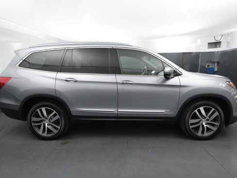 Used 2017 Honda Pilot Touring image 6