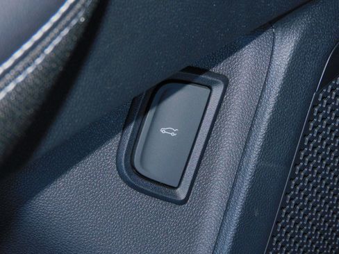 Used 2024 Chevrolet Blazer EV AWD LT w/ 2LT image 18