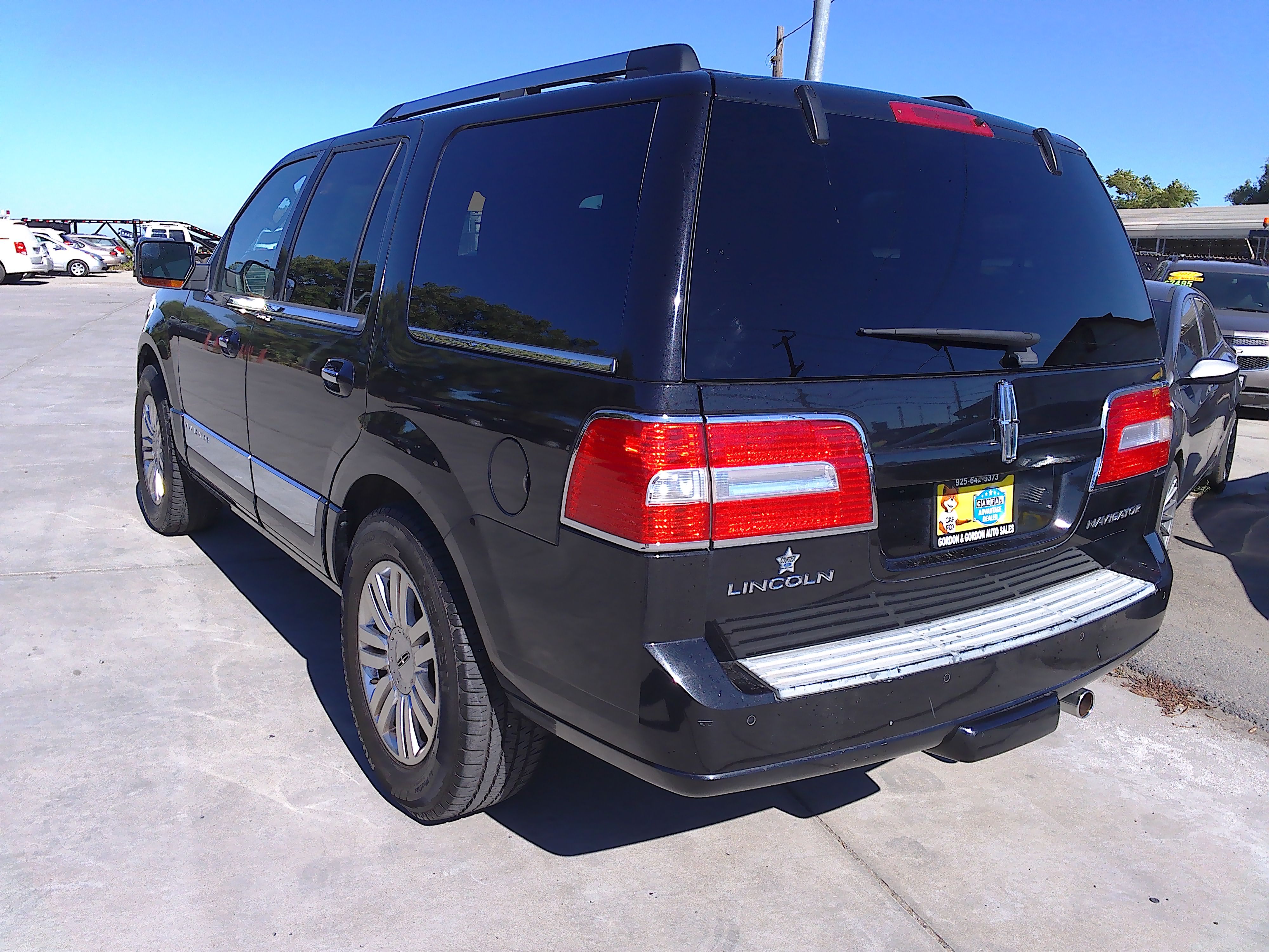 Used 2012 Lincoln Navigator 4WD image 3