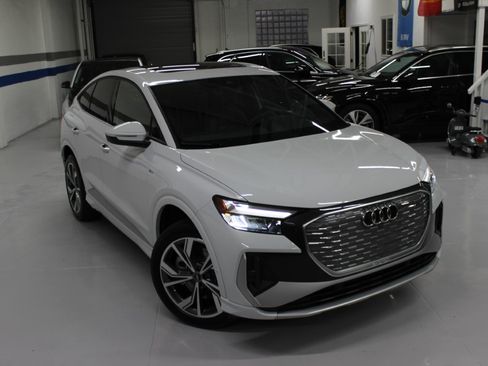 Used 2024 Audi Q4 e-tron Premium Plus image 12