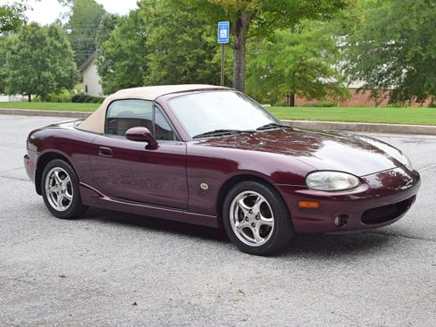 Used 2000 MAZDA MX-5 Miata Special Edition image 10