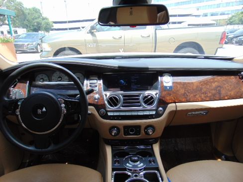 Used 2011 Rolls-Royce Ghost image 15