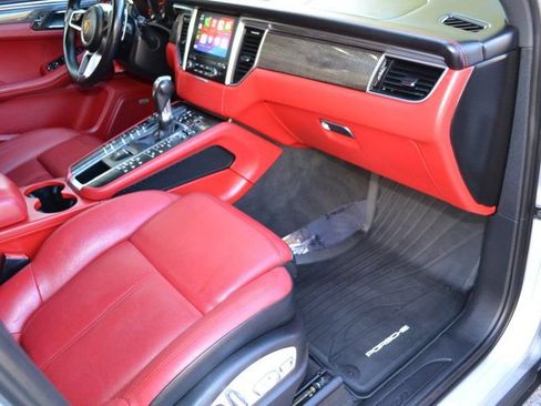 Used 2017 Porsche Macan image 23