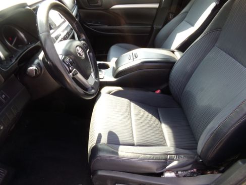 Used 2015 Toyota Highlander LE Plus image 12