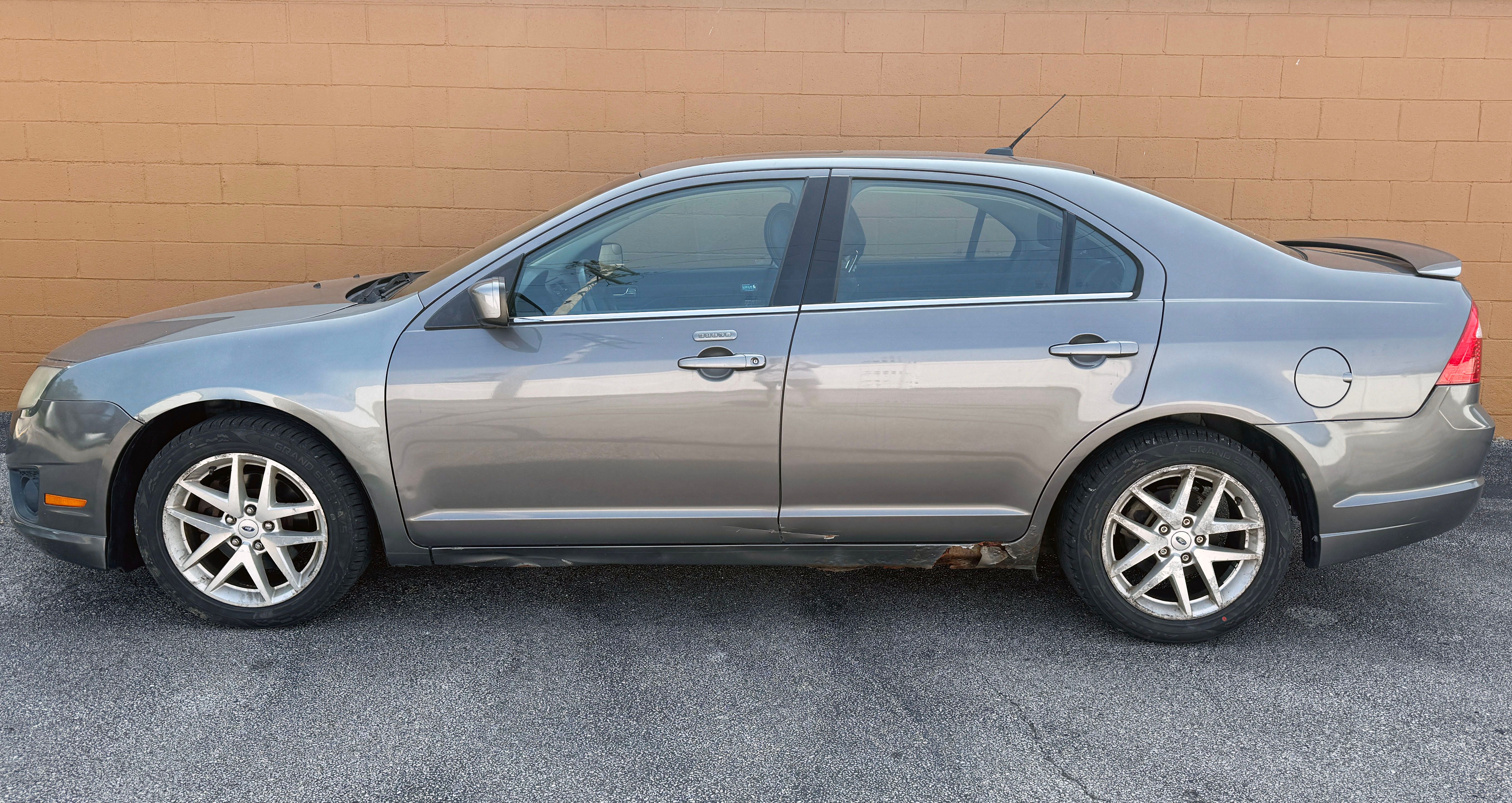 Used 2012 Ford Fusion SEL FWD image 3