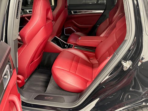 Used 2019 Porsche Panamera GTS image 18