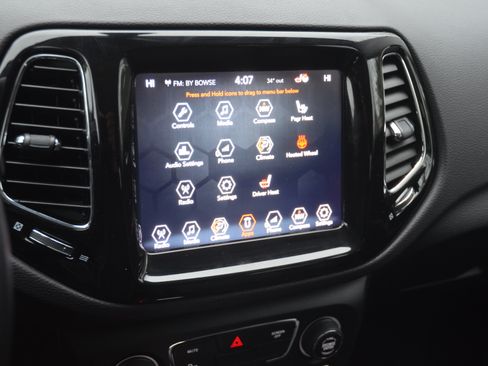 Used 2018 Jeep Compass Limited image 17