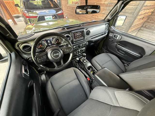 Used 2021 Jeep Gladiator Willys AWD/4WD image 17