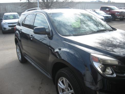 Used 2017 Chevrolet Equinox LT image 3