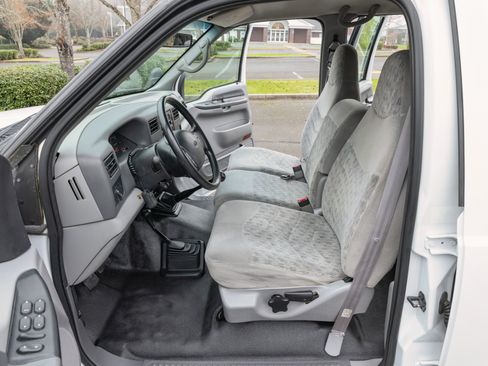 Used 1999 Ford F350 XLT image 32