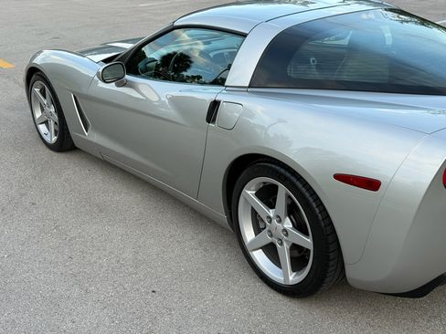 Used 2005 Chevrolet Corvette Coupe RWD image 35