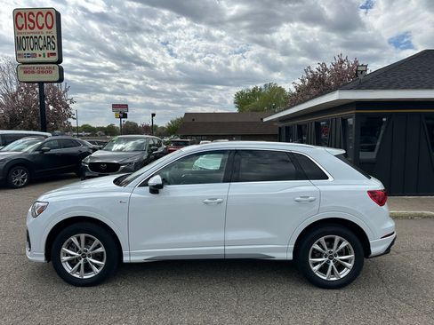 Used 2023 Audi Q3 quattro 2.0T Premium w/ S Line AWD/4WD image 3