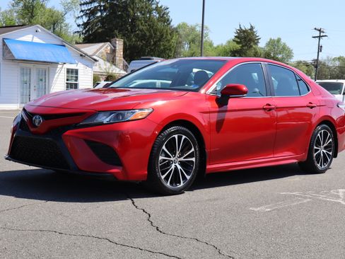 Used 2020 Toyota Camry SE image 4