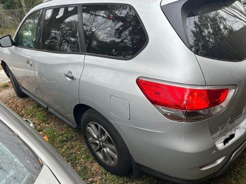 Used 2013 Nissan Pathfinder FWD image 3