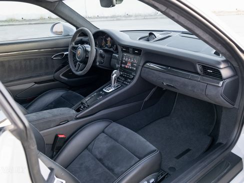 Used 2018 Porsche 911 GT3 image 9