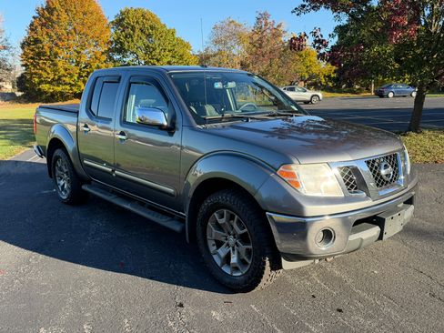 Used 2016 Nissan Frontier SV image 11