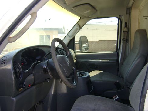 Used 2003 Ford E-450 and Econoline 450 UNAVAIL RWD image 9