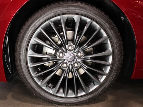 Used 2019 Toyota Avalon Hybrid FWD image 11