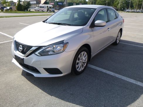 Used 2019 Nissan Sentra SV image 2