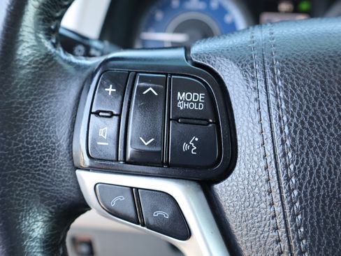 Used 2020 Toyota Sienna XLE AWD image 24