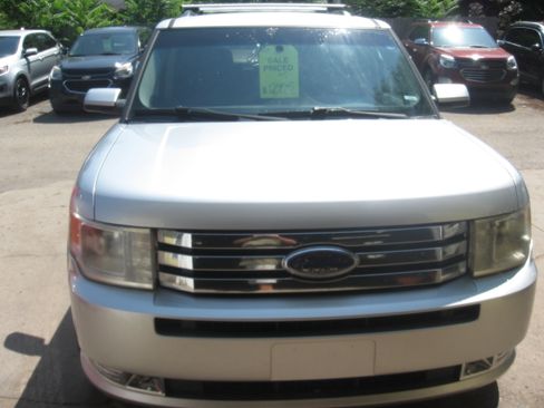 Used 2010 Ford Flex SEL FWD image 2