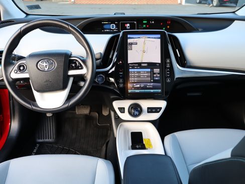 Used 2019 Toyota Prius Prime Premium image 18