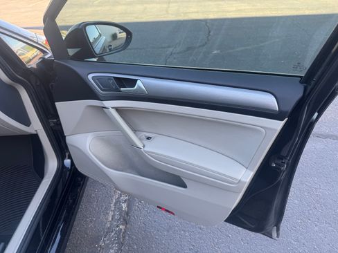 Used 2015 Volkswagen Golf TDI S image 14