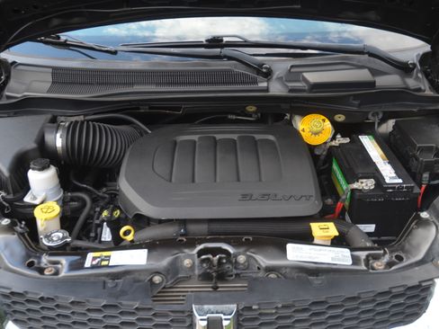 Used 2019 Dodge Grand Caravan SXT FWD image 24