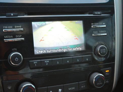 Used 2015 Nissan Altima 2.5 SV image 18