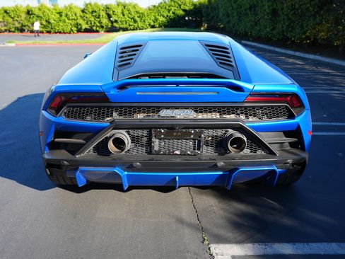 Used 2020 Lamborghini Huracan EVO image 10
