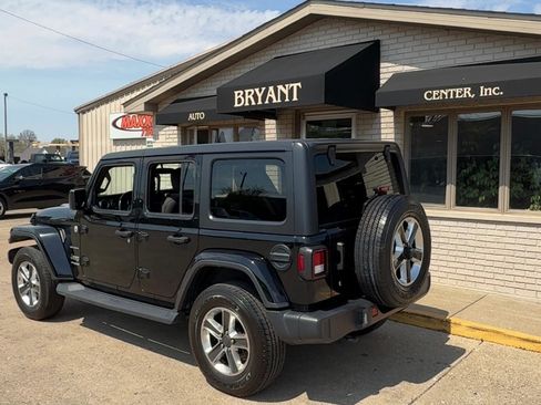Used 2020 Jeep Wrangler Unlimited Sahara image 4