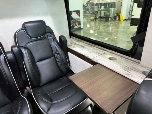 Used 2015 Mercedes-Benz Sprinter 4500 image 19