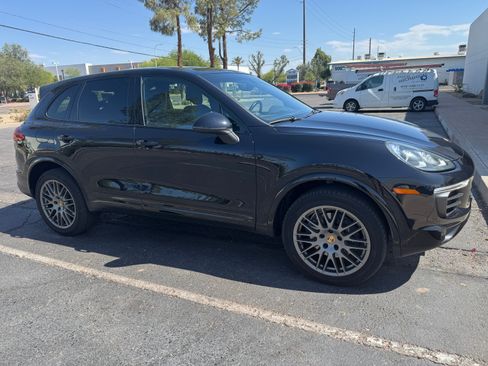 Used 2017 Porsche Cayenne AWD/4WD image 20