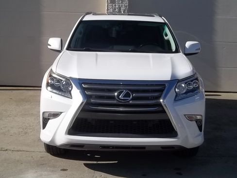 Used 2017 Lexus GX 460 Premium image 2