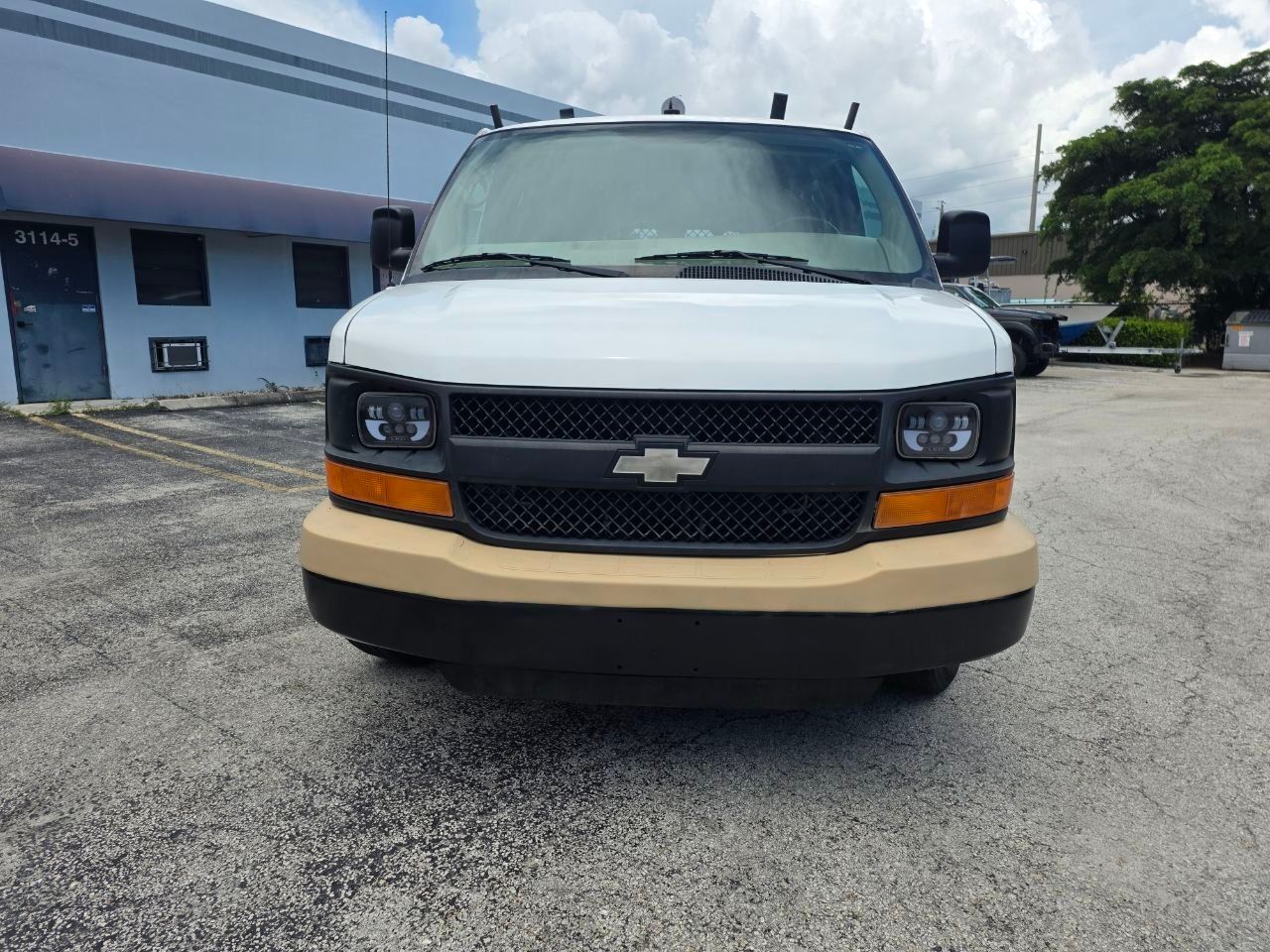 Used 2011 Chevrolet Express 2500 UNAVAIL RWD image 3