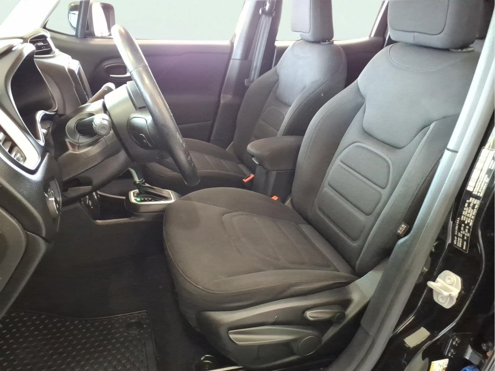 Used 2020 Jeep Renegade Latitude AWD/4WD image 9