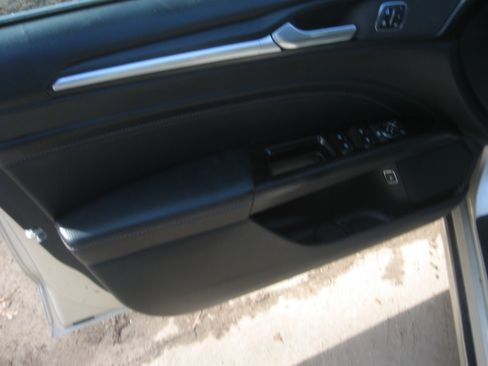 Used 2017 Ford Fusion Energi image 8