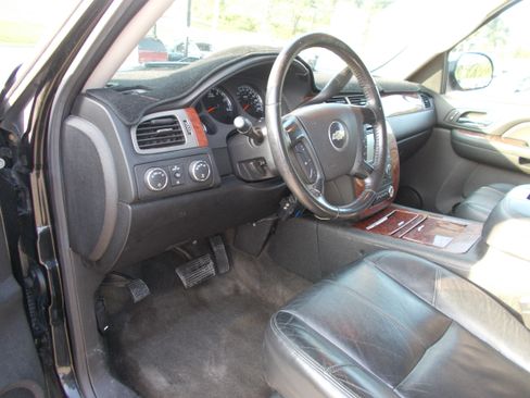 Used 2008 Chevrolet Avalanche 4x4 image 6