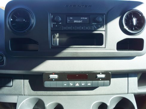 Used 2025 Mercedes-Benz Sprinter 2500 image 13