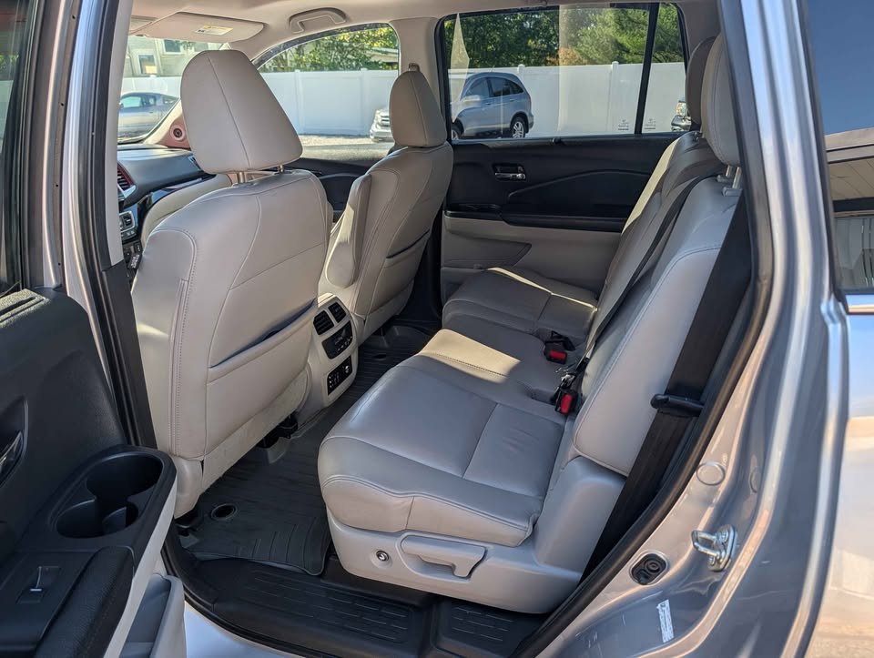 Used 2016 Honda Pilot AWD Touring image 11